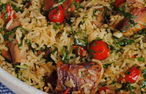 Arroz com costelinha suína defumada